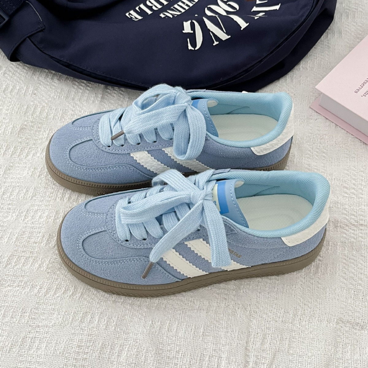 Vintage-style sneakers for wom - đánh giá và giá Guipure Lace Panel